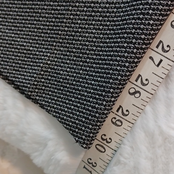 Express Woman's Casual Black & White Tweed Looking Casual Warm Pants Cuffed sz8 - Picture 11 of 11